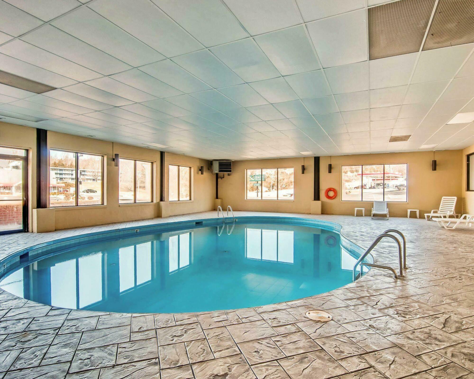 Quality Inn & Suites Lexington Near I-64 And I-81 Timber Ridge Eksteriør bilde