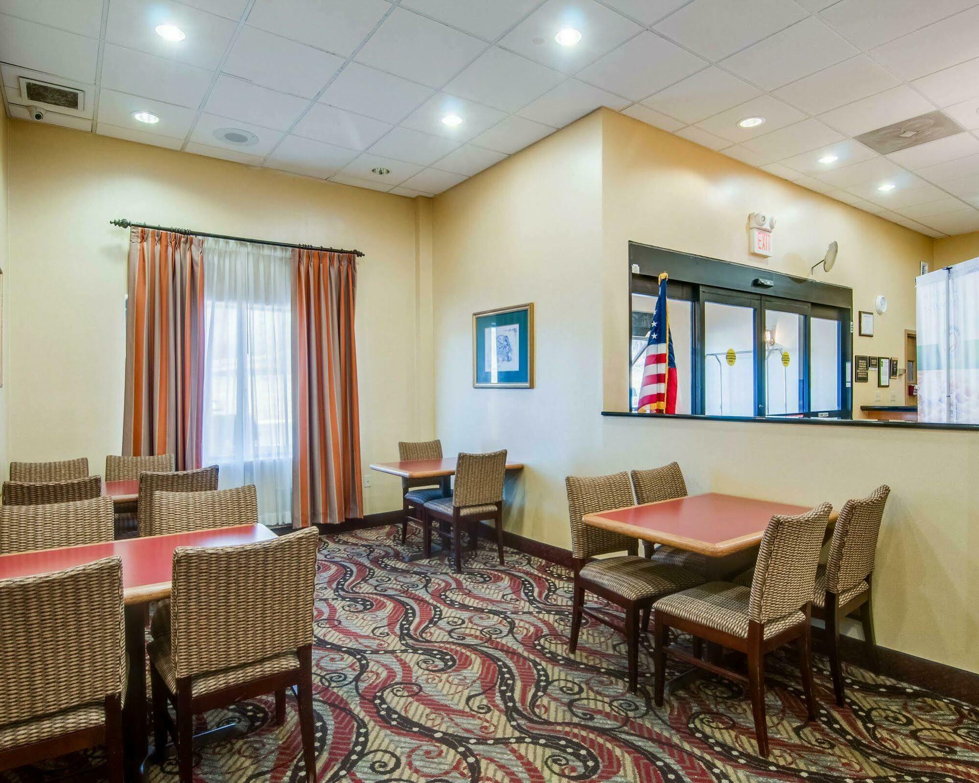 Quality Inn & Suites Lexington Near I-64 And I-81 Timber Ridge Eksteriør bilde